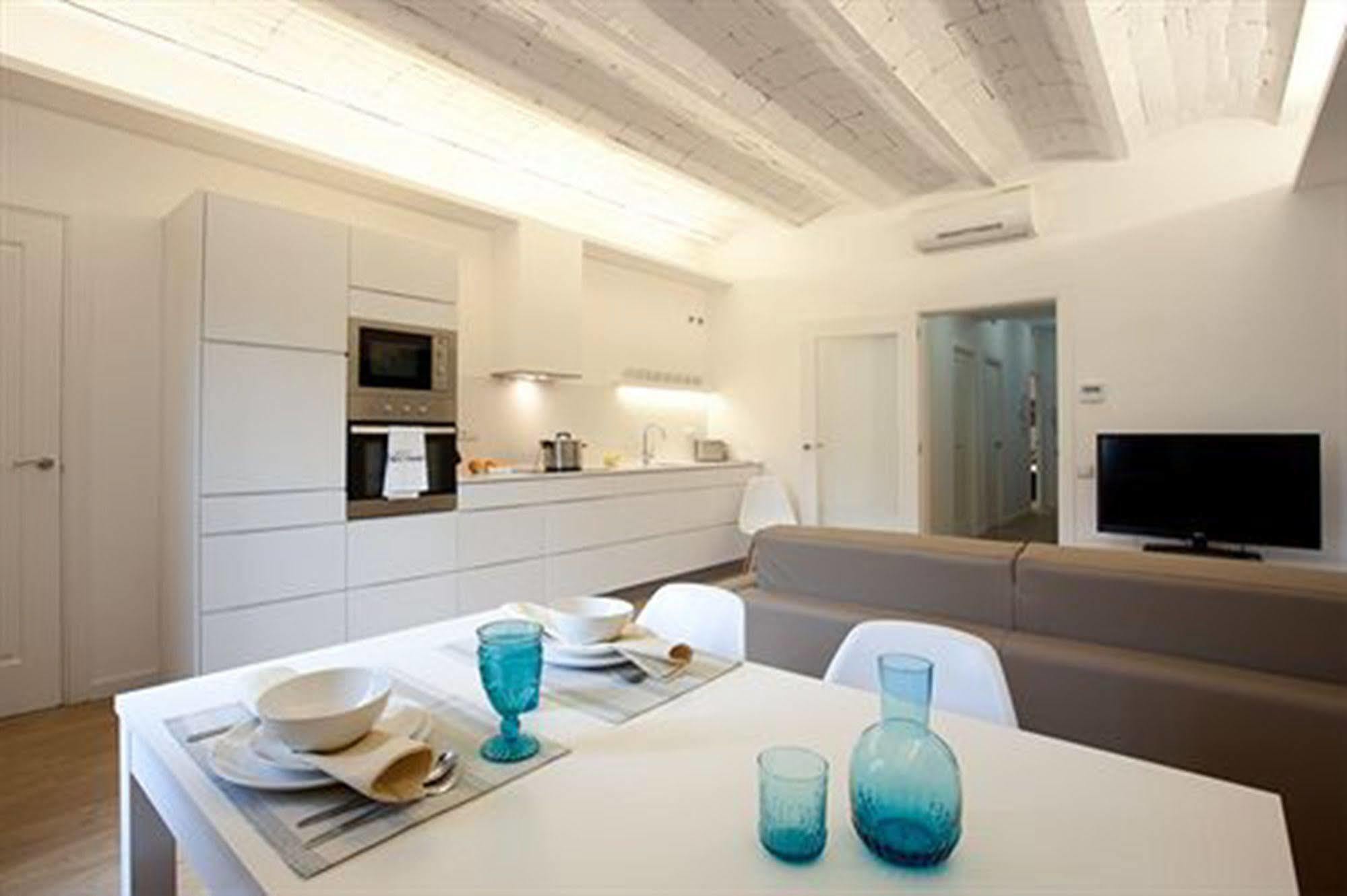 Rent Top Apartments Near Plaza De Catalunya Barcelona Exterior foto